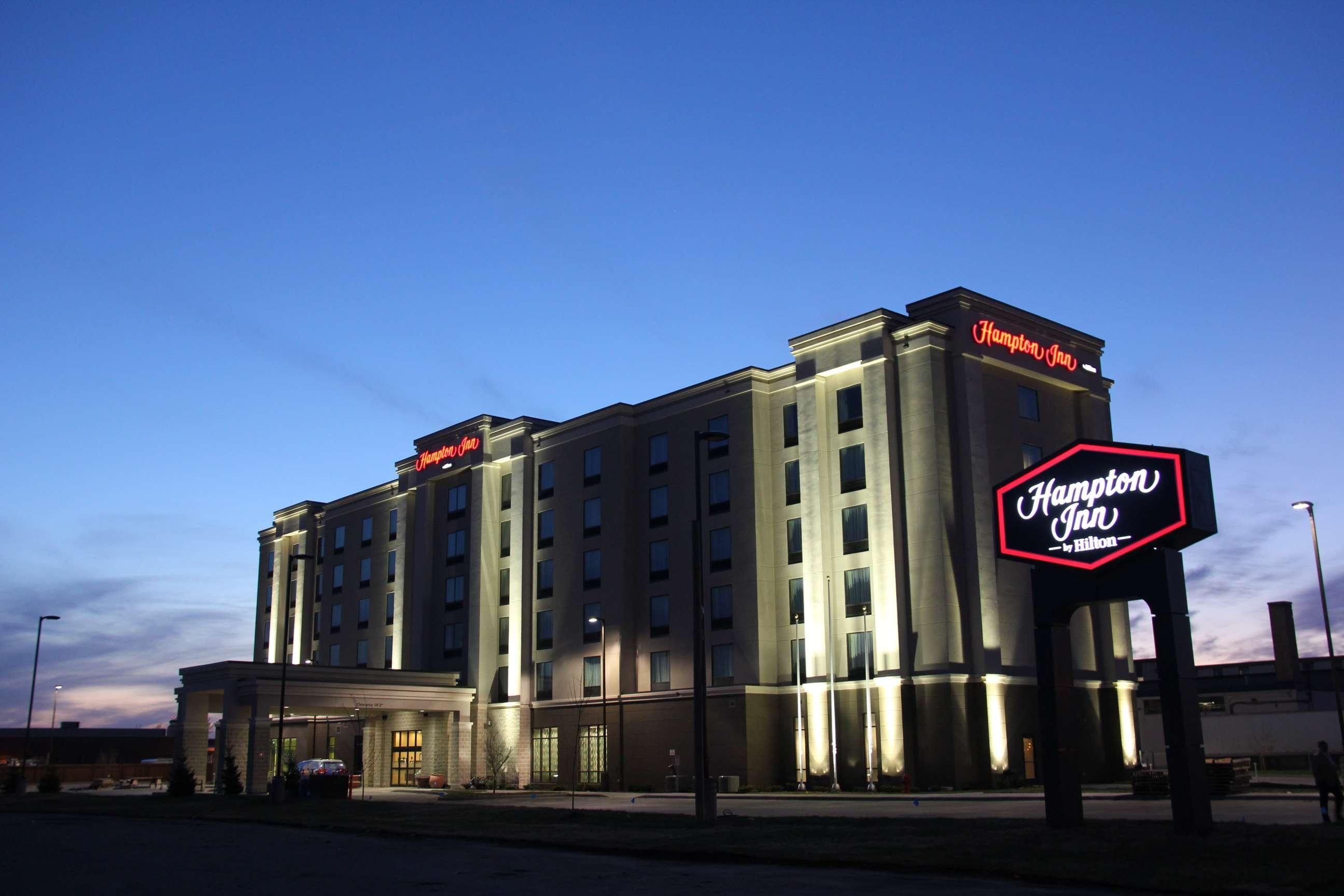 Hampton Inn By Hilton Виннипег Экстерьер фото