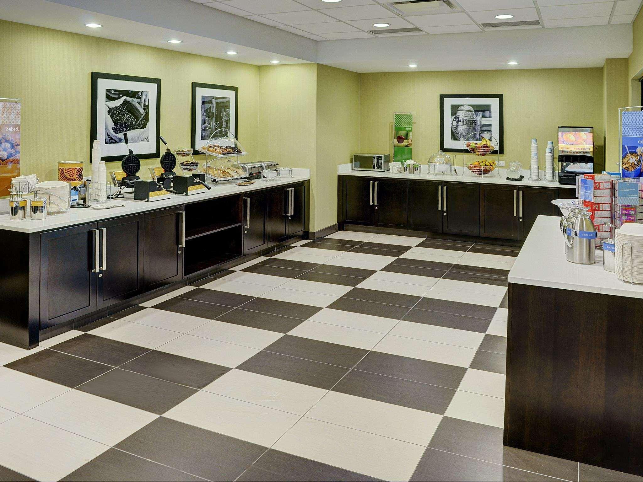 Hampton Inn By Hilton Виннипег Экстерьер фото