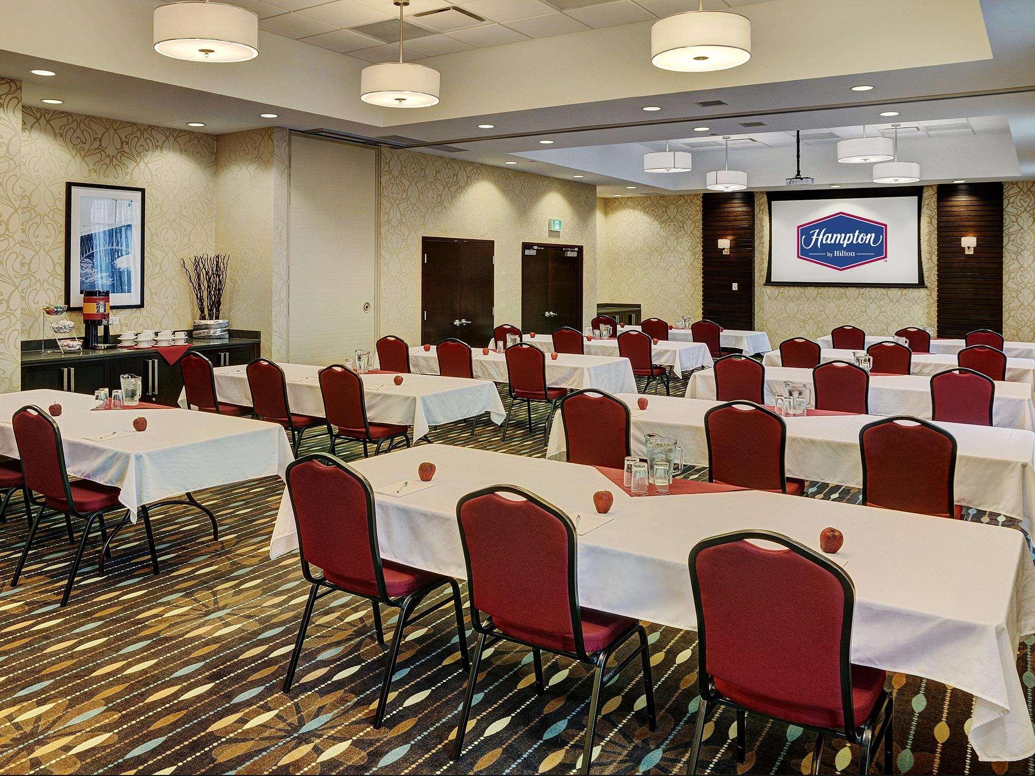 Hampton Inn By Hilton Виннипег Экстерьер фото
